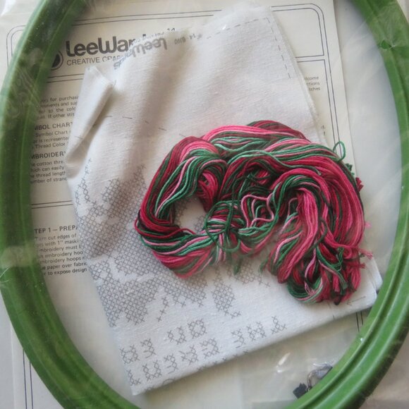 To Love Oval Sampler LeeWards Cross Stitch Kit With Frame #14-63090 - Picture 7 of 10